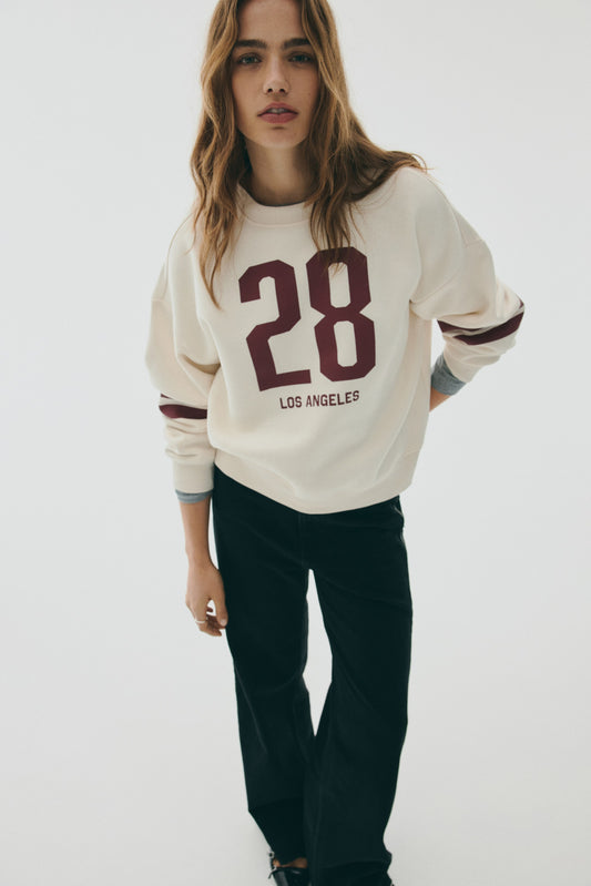 28 Motif detail sweatshirt