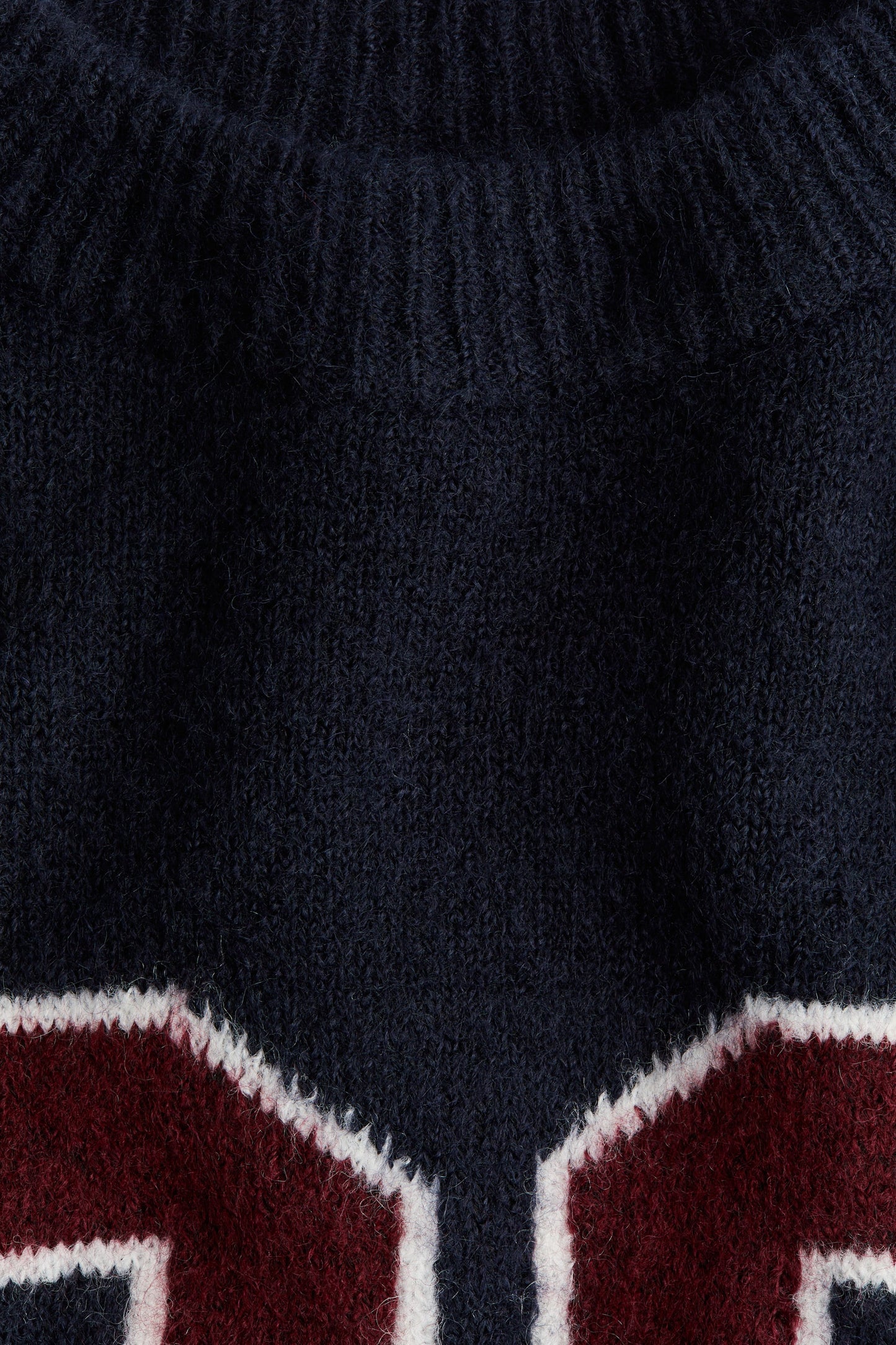 32 Motif-detail jumper