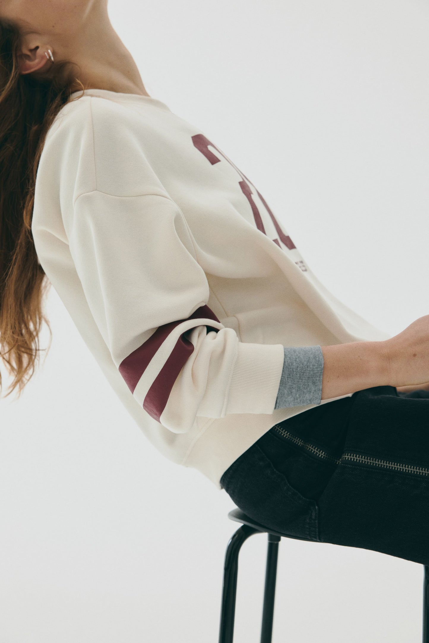 28 Motif detail sweatshirt